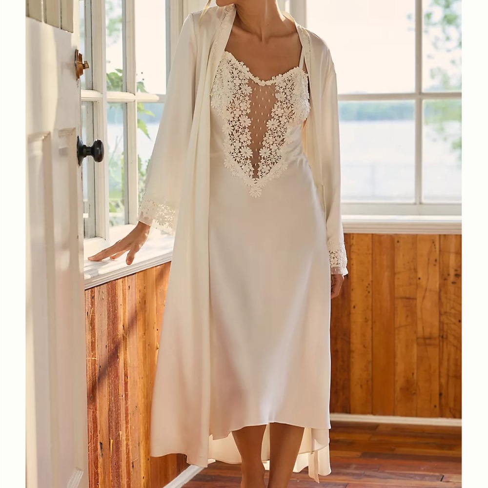 NEW Anthropologie Bridal Showstopper Robe